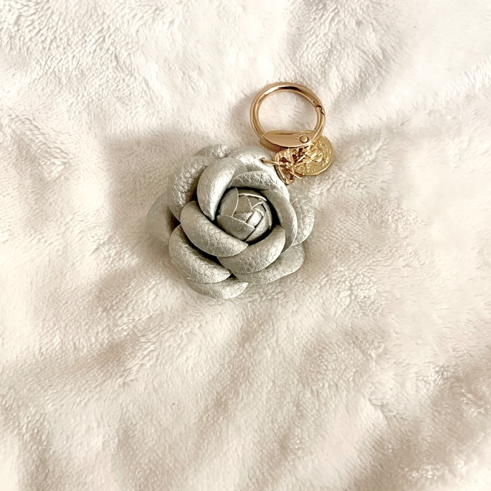 Chic Silver flower leather bag charm